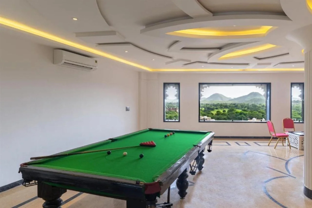 Traavista Aravali Mahal - Luxury Lake View Heritage Resort in Udaipur