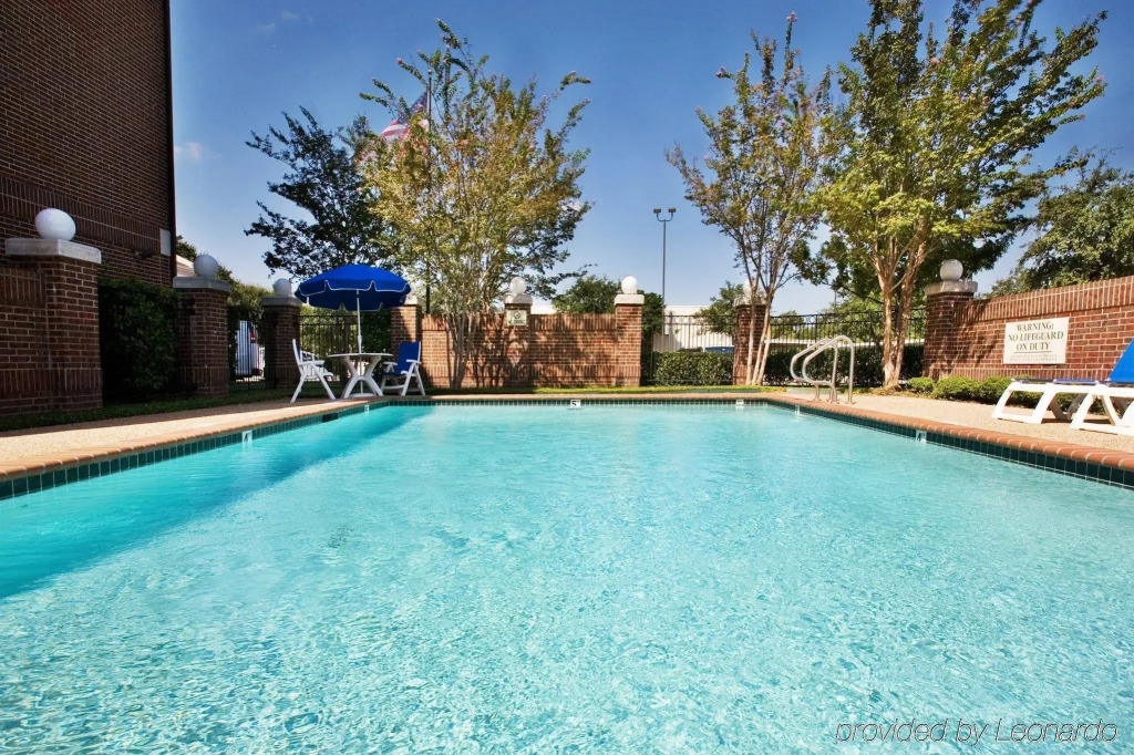 Holiday Inn and Suites Addison by IHG