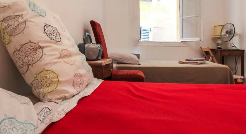 Room in apartment - Rue Droite
