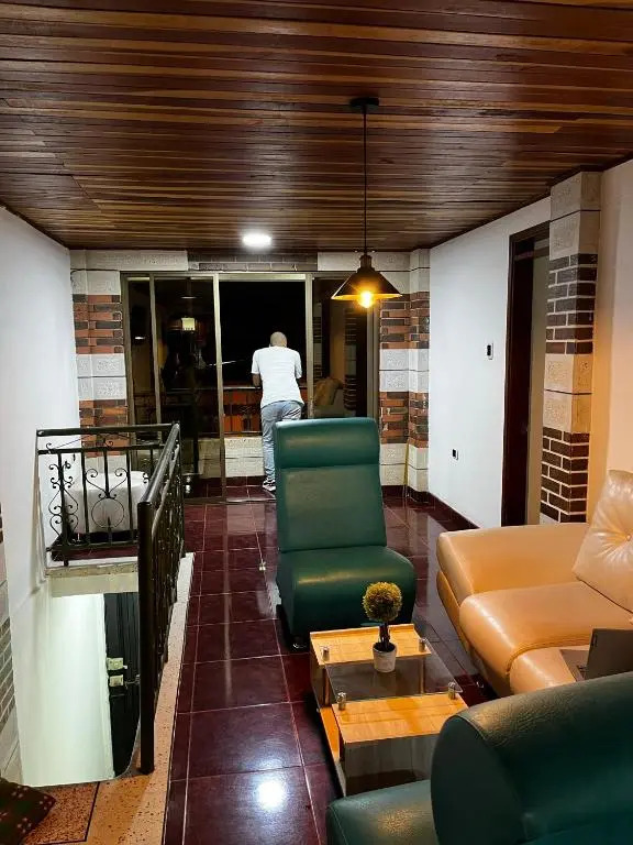 Hermoso apartamento con terraza vía TERMALES