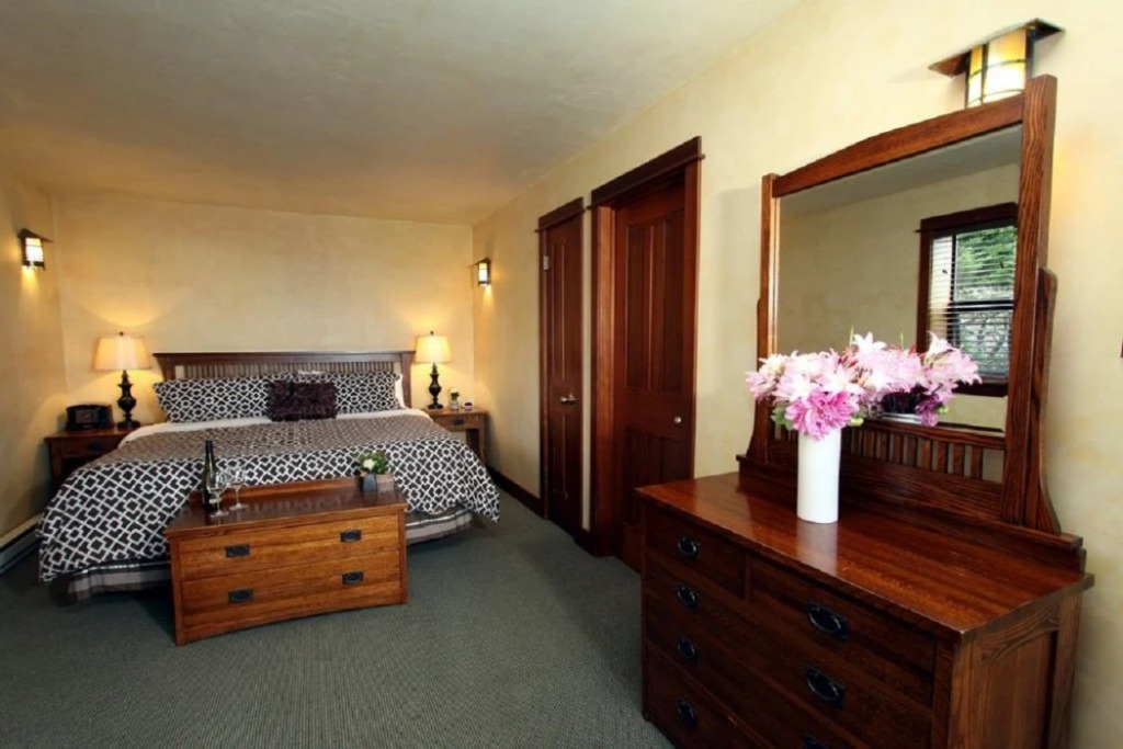Elk Cove Inn & Spa