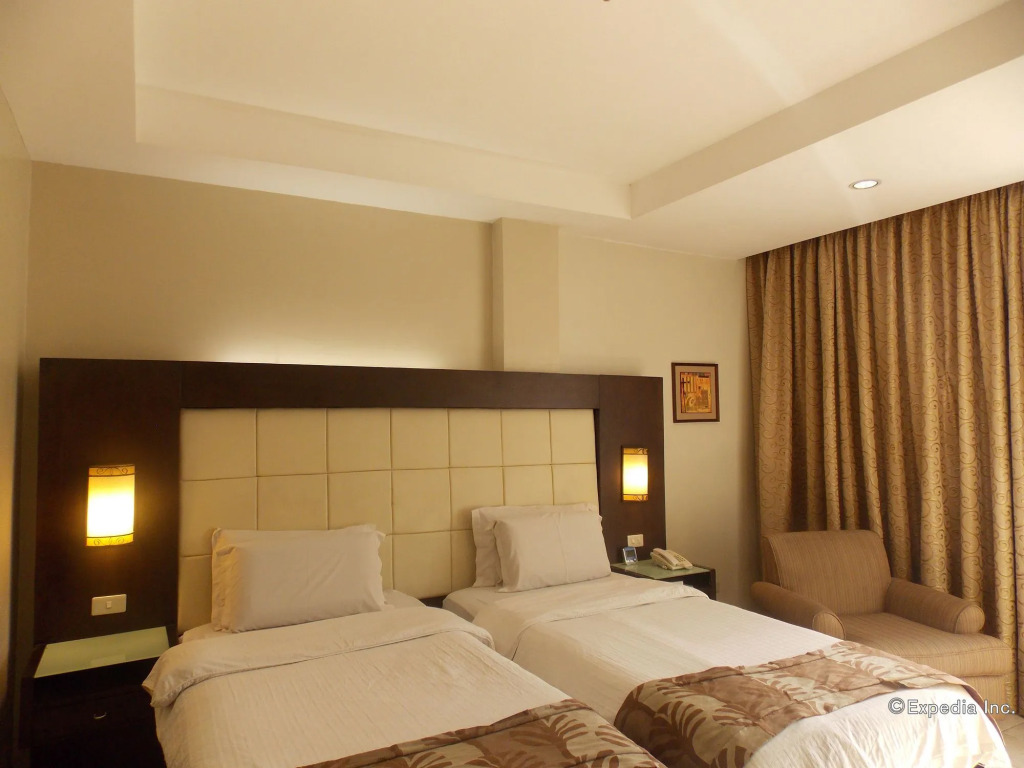 Circle Inn Hotel and Suites Bacolod