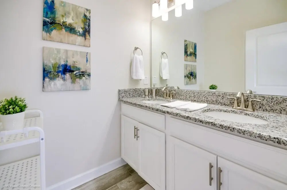 5 Bedroom House for 10 at Storey Lake