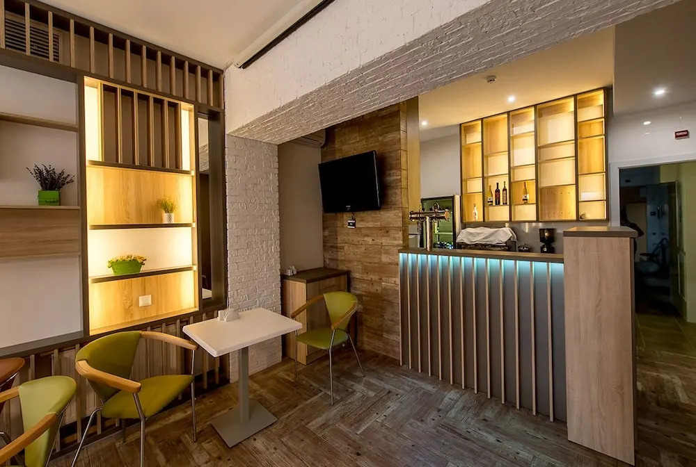 light hotel & hub