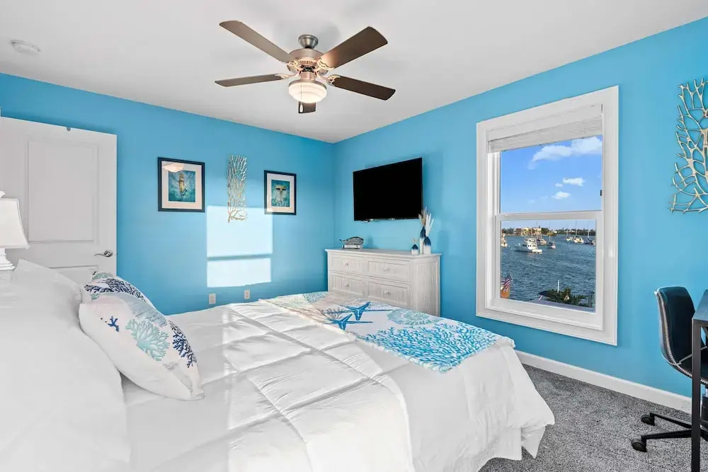 Mermaid Manor Waterfront Haven w Hot Tub Dock