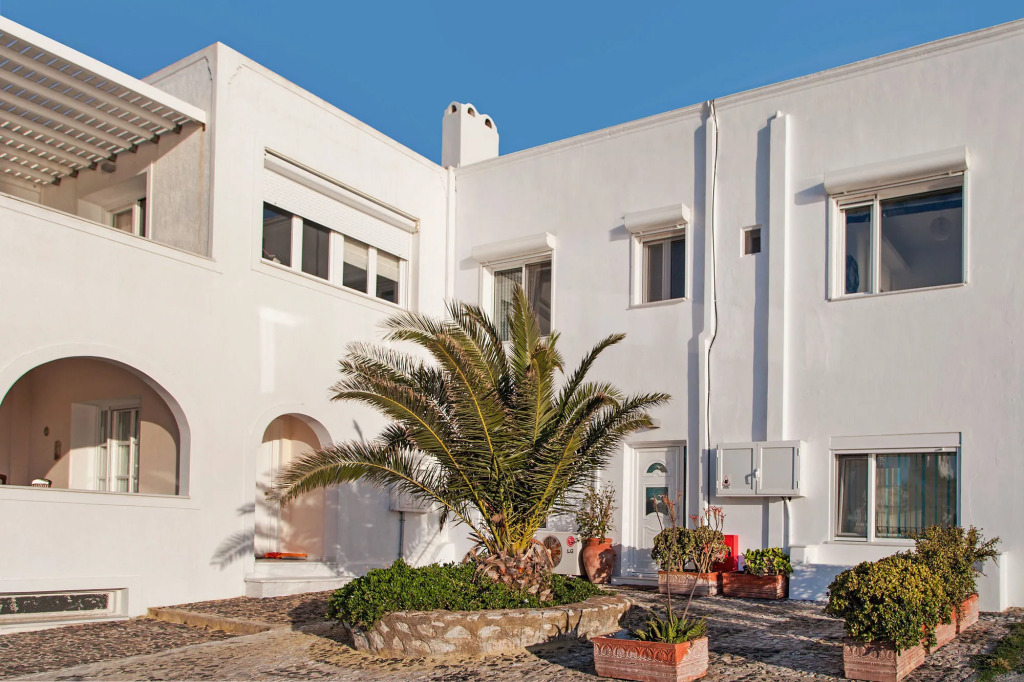 Airth Santorini Suites
