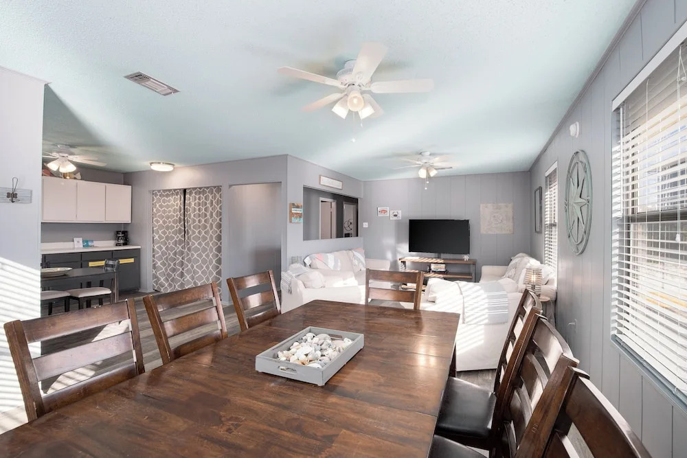 30 Dogwood St. - Canary's Roost