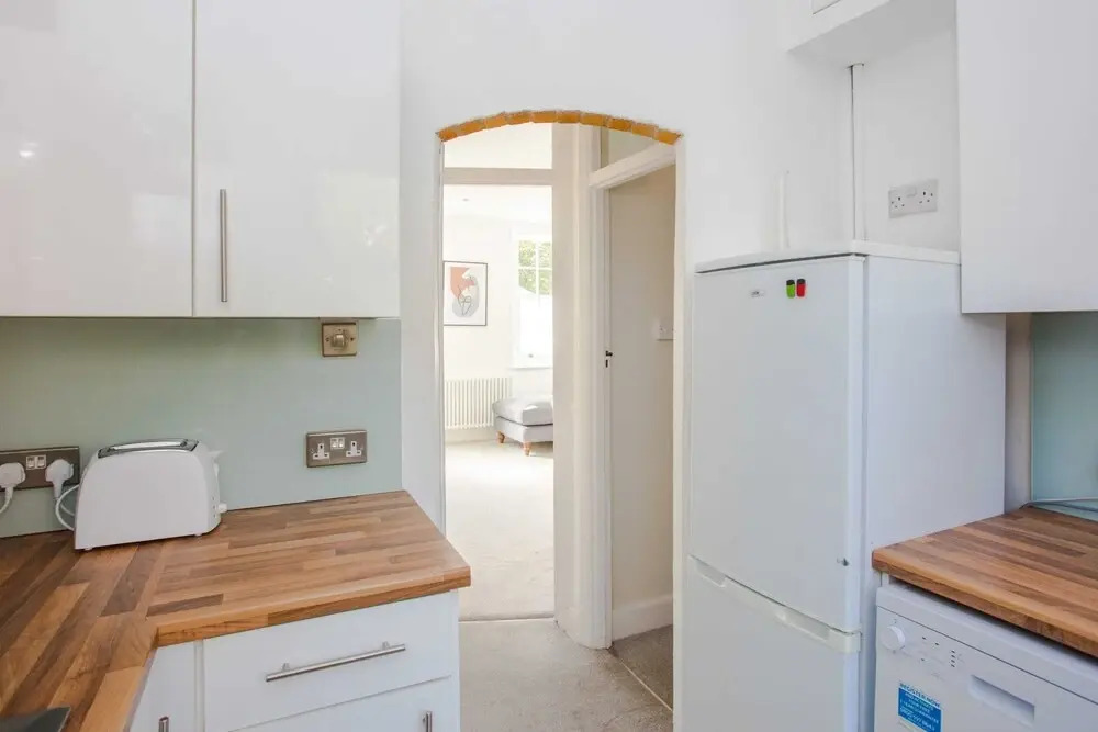 Modern & Spacious 2 Bedroom Flat Near Clapham Common
