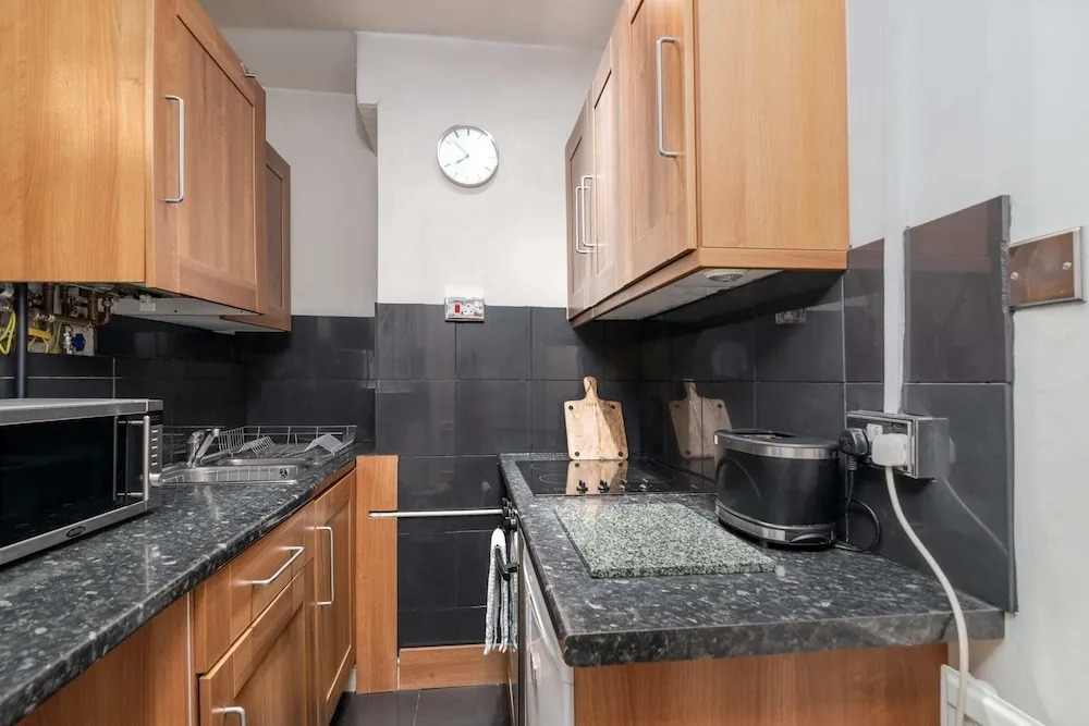 Fantastic 1BR Flat in East London for 2 Guests!