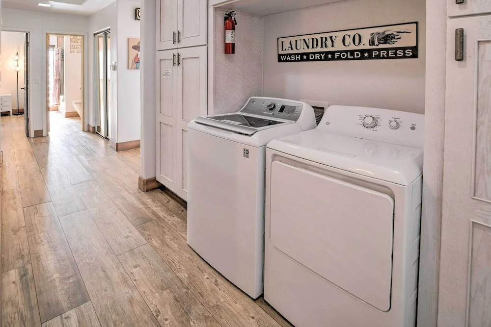 Private Hot Tub Pet-Friendly Home in Sedona!