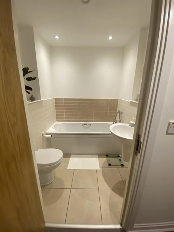 Rueben Suite By EAA Homes