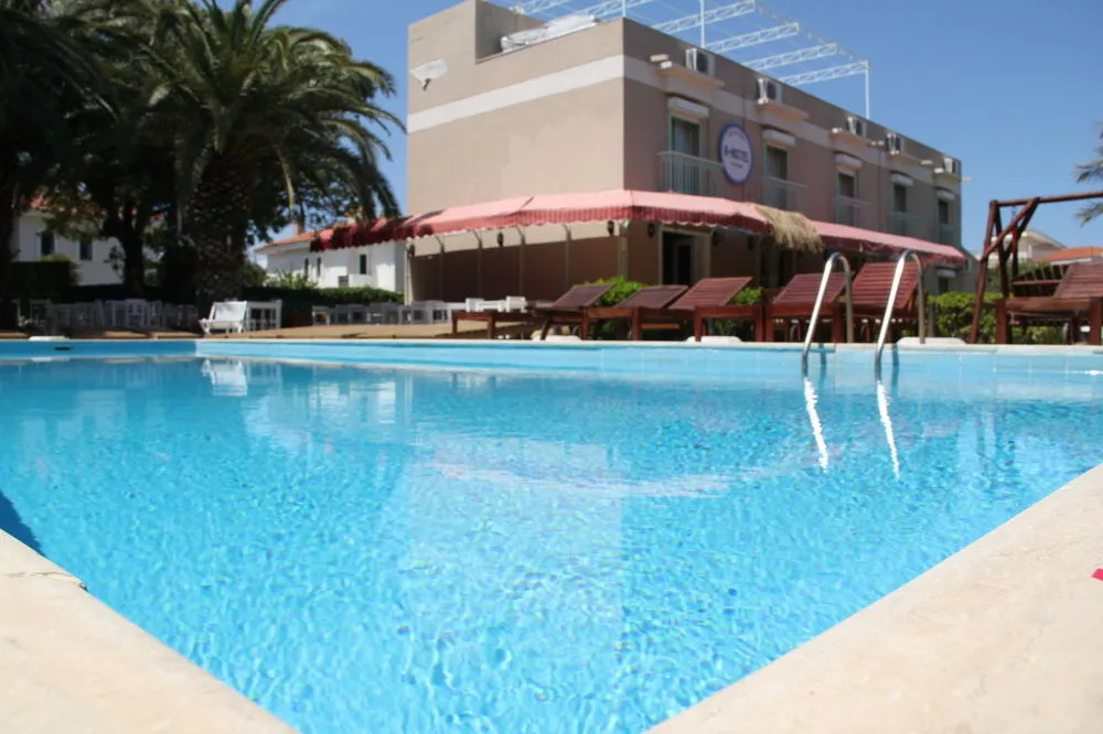 R Hotel by Rooms