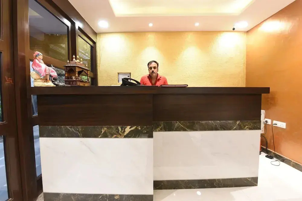 OYO Flagship 5383 Hotel Under Bridge Inn