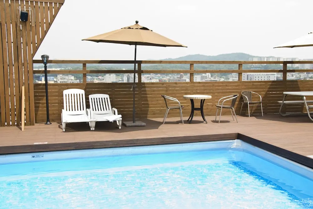 World Tourist Hotel