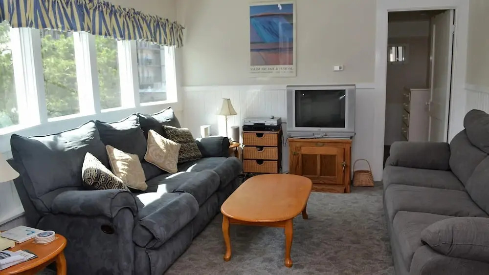 421 Beach Dr