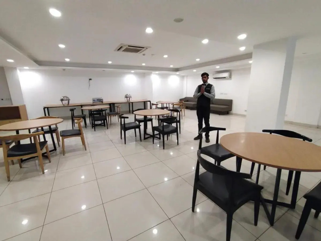 Saltstayz Select – Near Sohna Road City Center