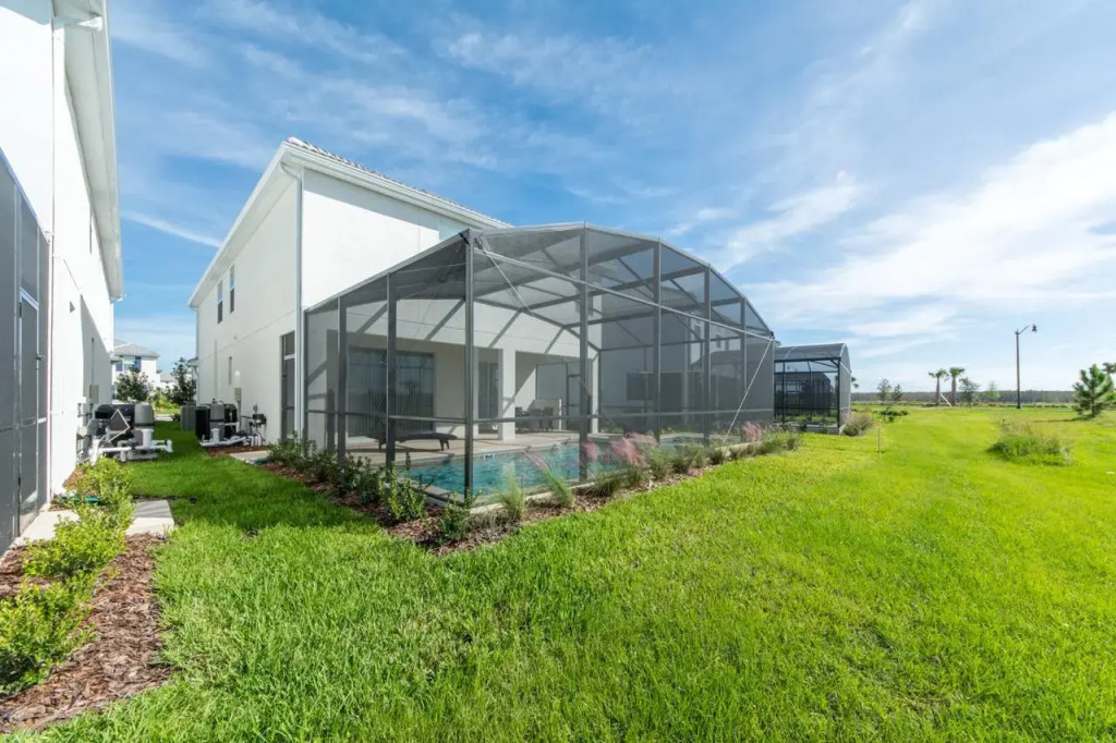 4811- IMPRESSIVE 6 BED VILLA 10 MINUTES to DISNEY, Kissimmee, US