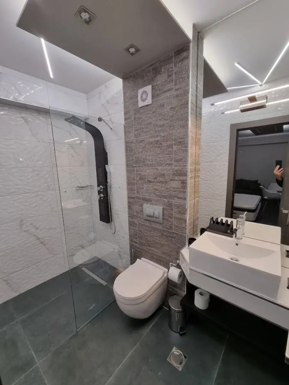 LUXSUITES
