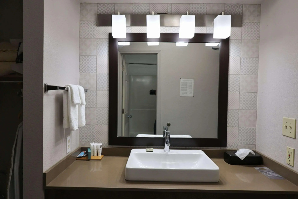 Country Inn & Suites by Radisson, Sparta, WI