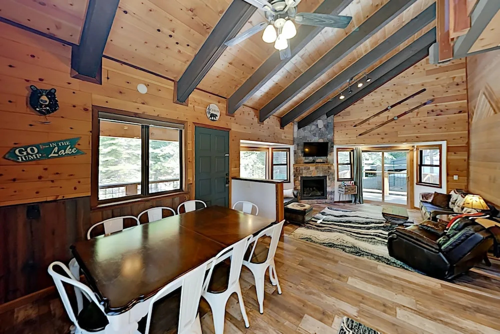 Cozy All-Season Cabin Near Shops, Beach, Skiing home
