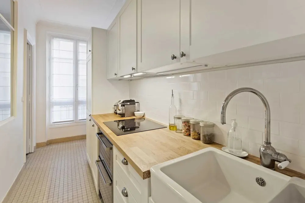 Bright and Spacious Apartment Near Bastille