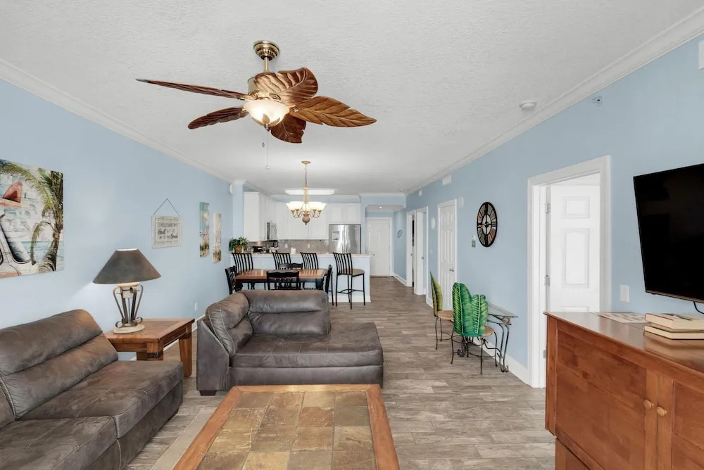 Twin Palms 402