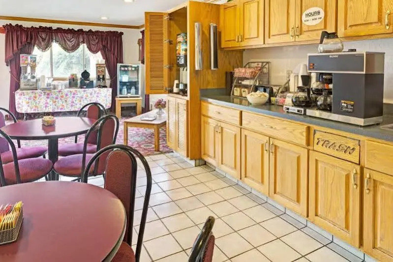 Super 8 by Wyndham Mars/Cranberry/Pittsburgh Area