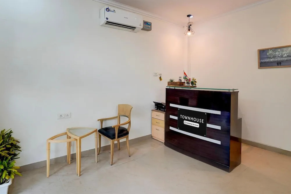 Townhouse Hotel Sec- 54 Golf Course Road