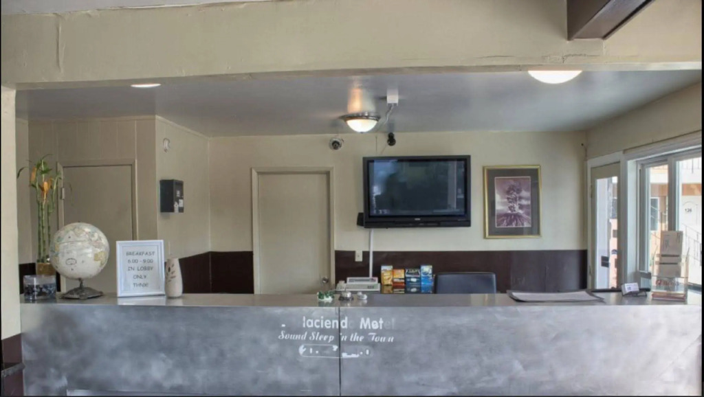 La Hacienda Motel