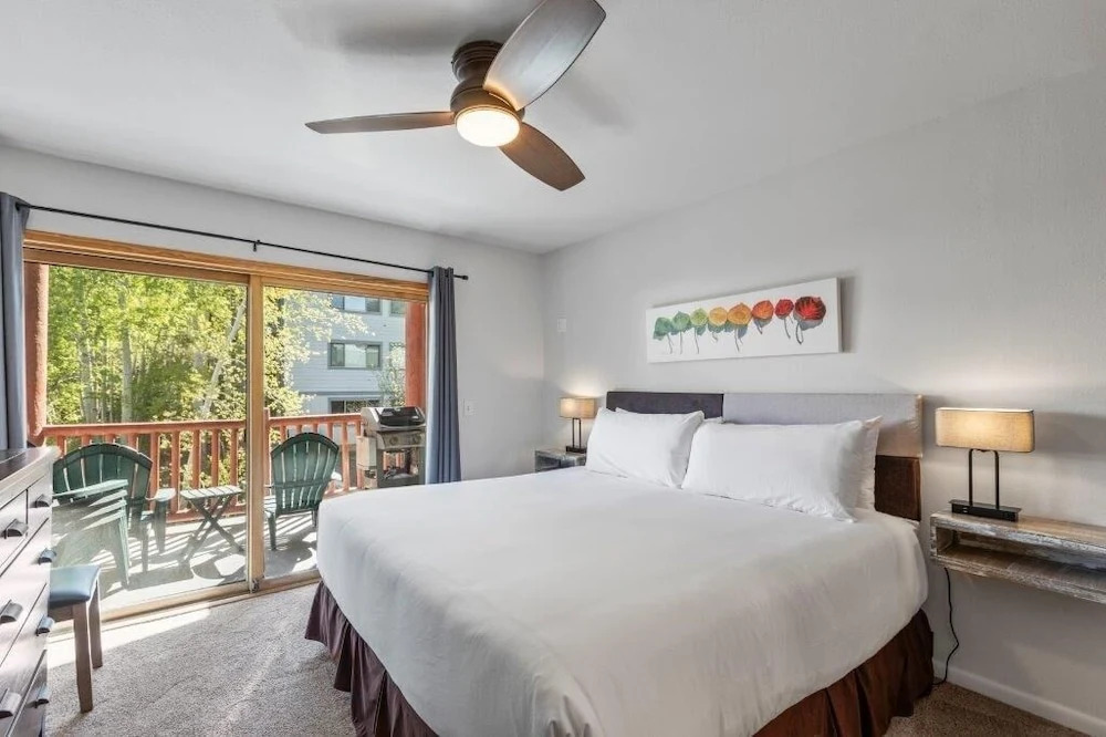 Snow Flower 079 2 Bedroom Condo by RedAwning