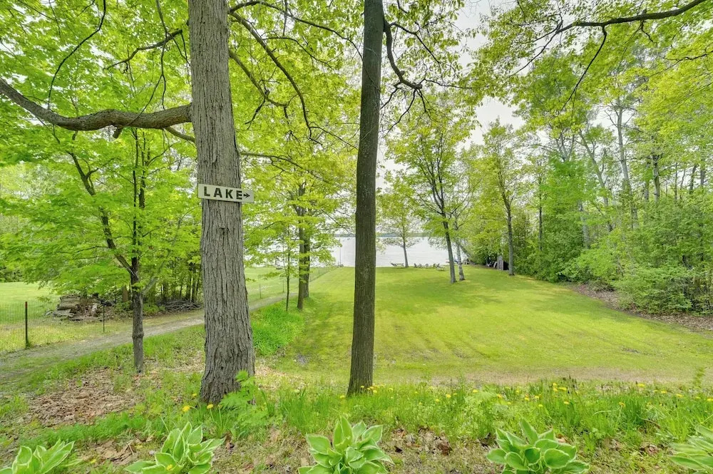 Cozy Carp Lake Cottage w/ Dock, Kayaks & Fire Pit