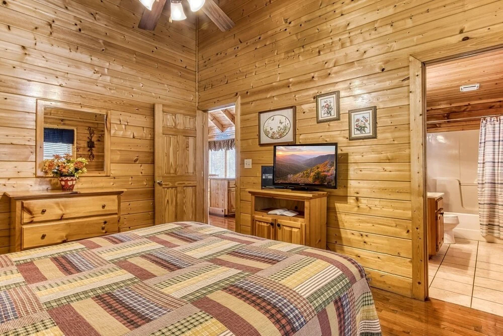 ERN859 - ABSOLUTE PARADISE - GREAT LOCATION! CLOSE TO ALL THE ACTION! cabin