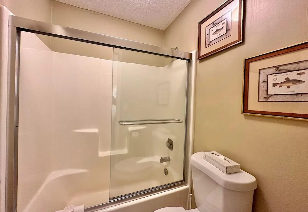 Charming 1BDR Condo w Golf Course View