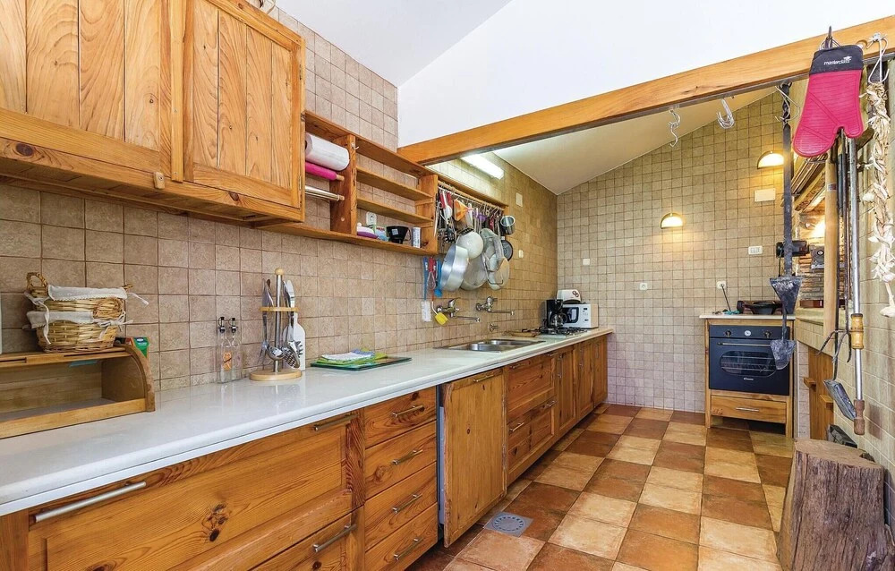 Amazing Home In Liznjan