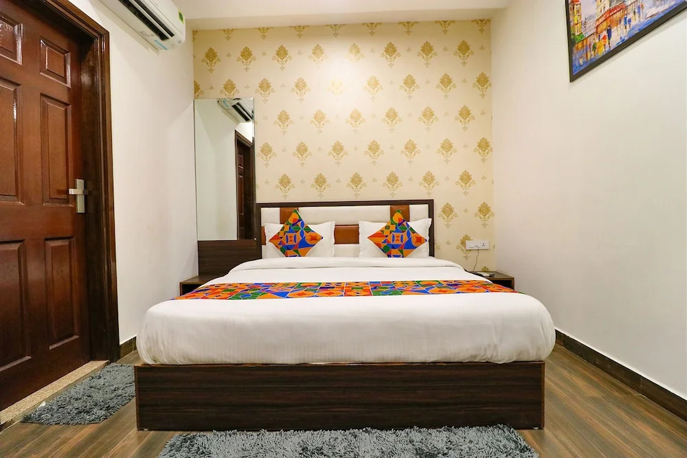 Fabhotel California Heights