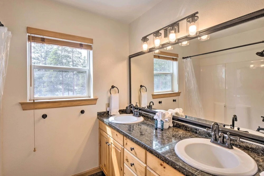 2 Mi to Dtwn: Leadville Haven w/ 2 Furnished Decks