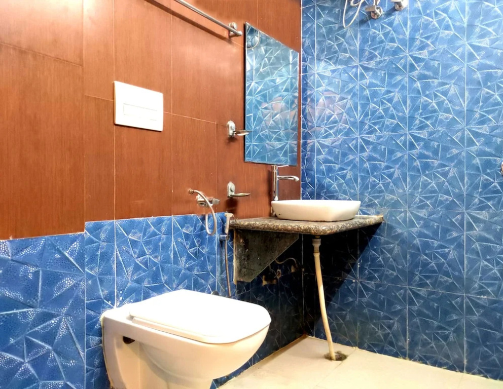 Hotel The INFINTY NEAR DELHI AIRPORT Breakfast,Dinner Include