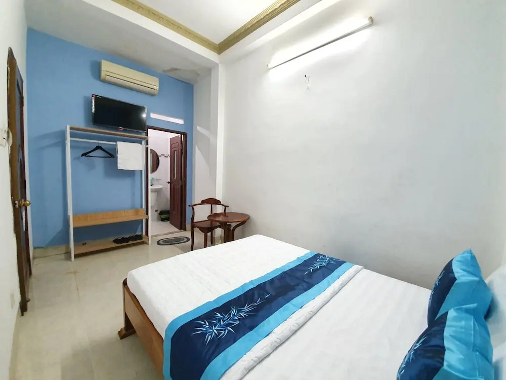 RedDoorz Near Xo Viet Nghe Tinh Street
