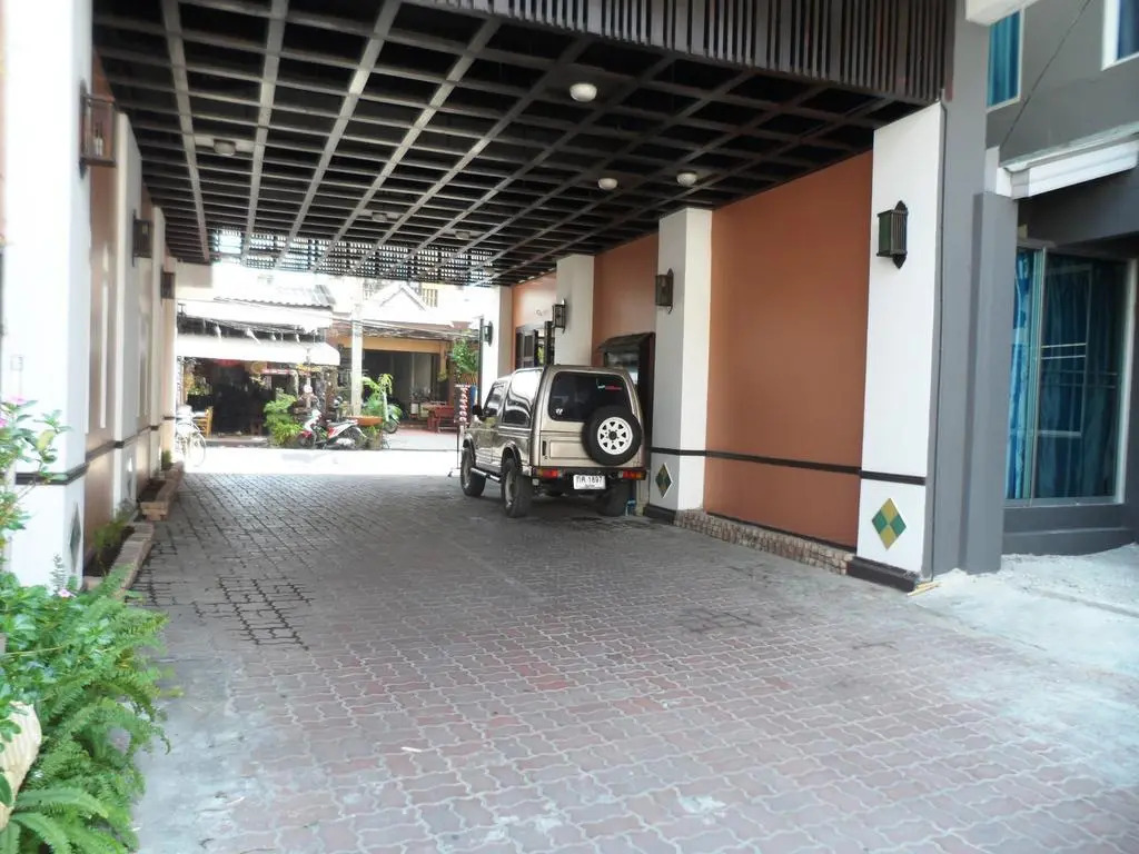 La-Mer Hostel