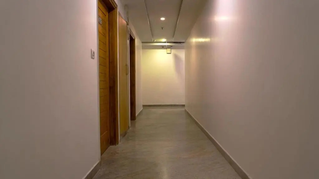 Hotel All Iz Well - Just a min away from New Delhi Railway Station
