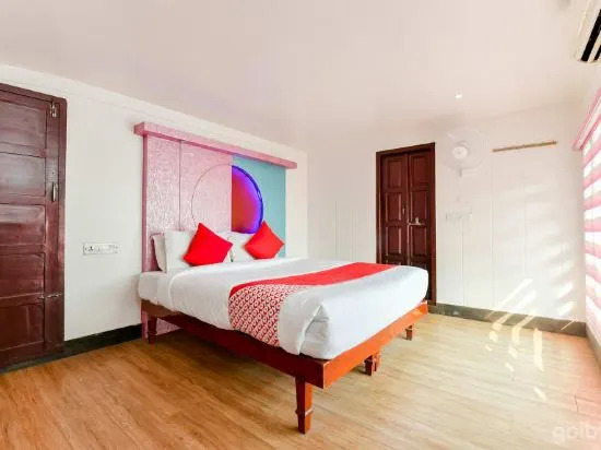 Oyo 23421 Royal Palace Premium Sharing Houseboat