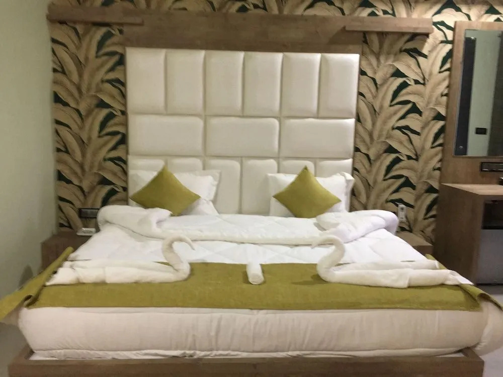 Hotel Ratan Royal Inn