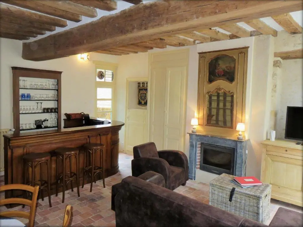 Maison de charme avec jardin à Montmirail - Rénovation 18e siècle, proche église, 2h de Paris - FR-1-410-211