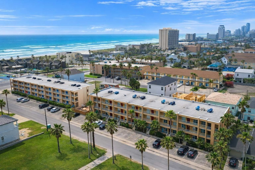 Walkable Location - 99 Steps to Beach - Pool