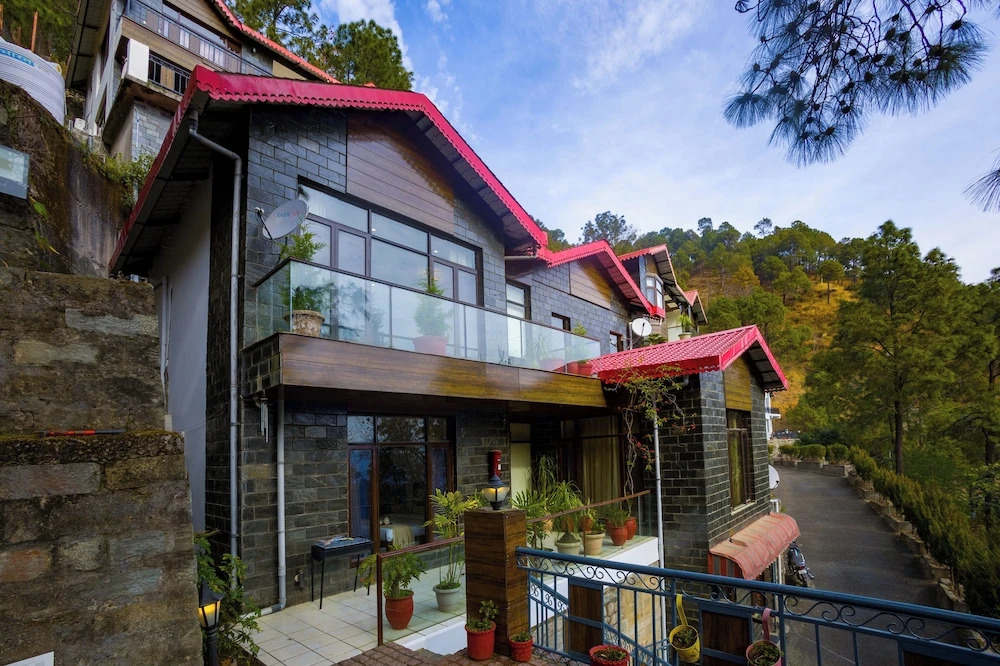 Alaya Stays Kasauli Woods Cottage 3 BHK