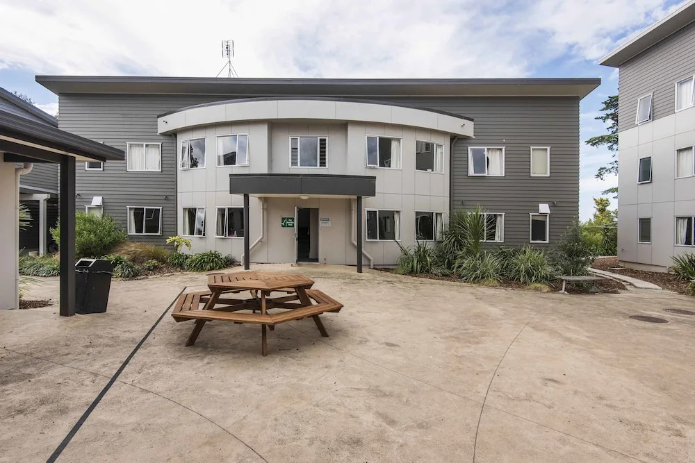 Campus Summer Stays - Akoranga Village
