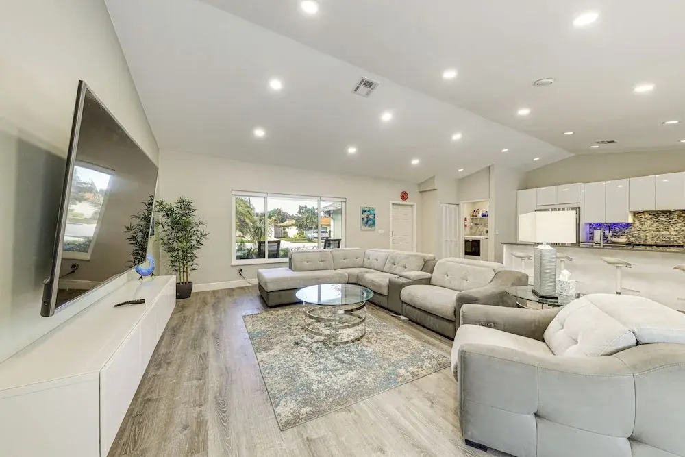 2 Mi to Deerfield Beach: Home w/ Outdoor Oasis!