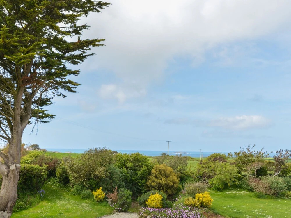 Spacious Holiday Home in Cornwall With Garden