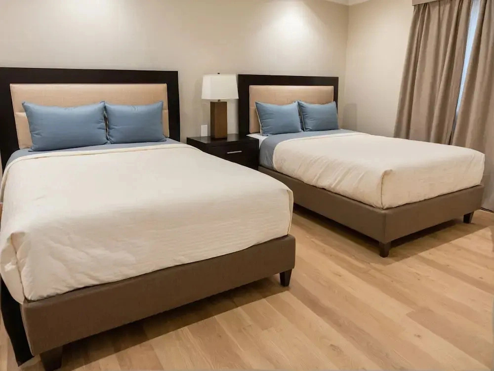 Modern 4 & 5 BR Townhomes Minutes from Downtown LA