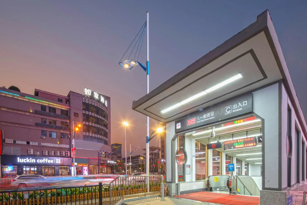 Atour Hotel Jinhua Bayi South Street Subway Station